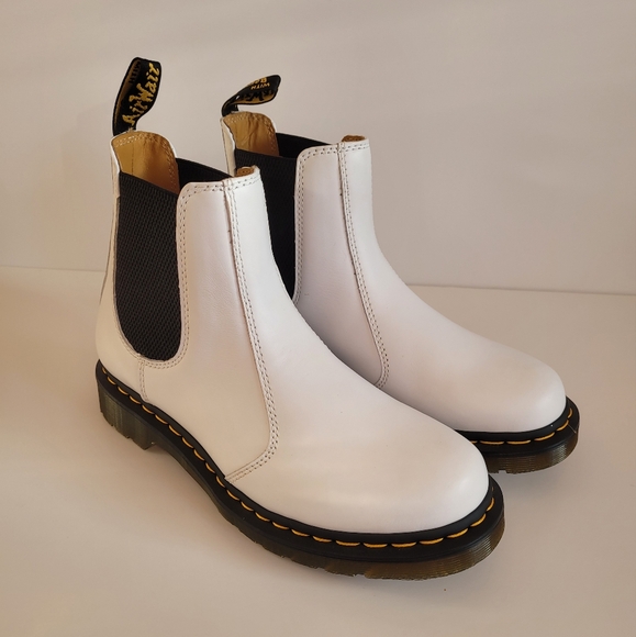 BRAND NEW Dr.Martens Yellow Stitch Smooth Leather Chelsea Boots Womens 10 US - Picture 4 of 9